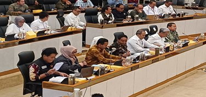 Anggota DPR Minta Raja Juli Mundur Pak Menteri Nggak Paham Kehutanan